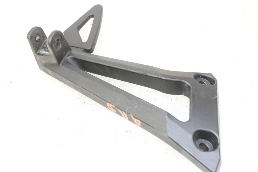 photo de PEDANA POSTERIORE DESTRA SUPPORTO YAMAHA FZ6 FAZER S2 600 (2007 - 2011) - Primo piano tecnico