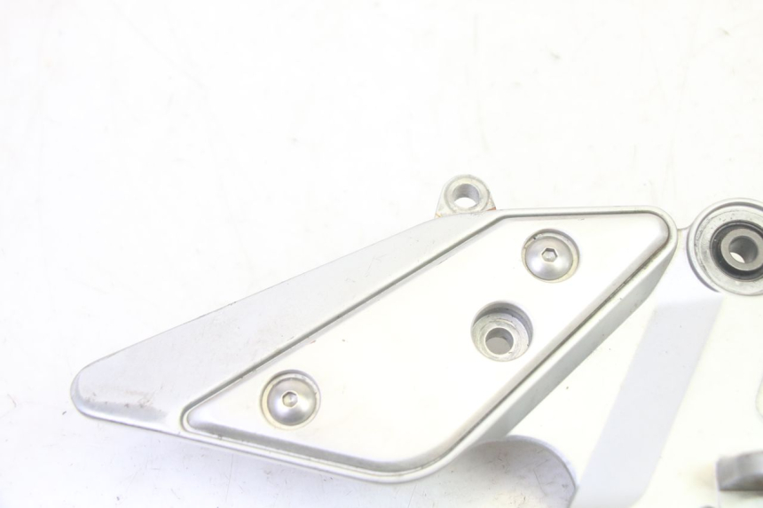 photo de PEDANA POSTERIORE DESTRA SUPPORTO YAMAHA FZ6 N FAZER 600 (2004 - 2006) - Dettaglio del componente