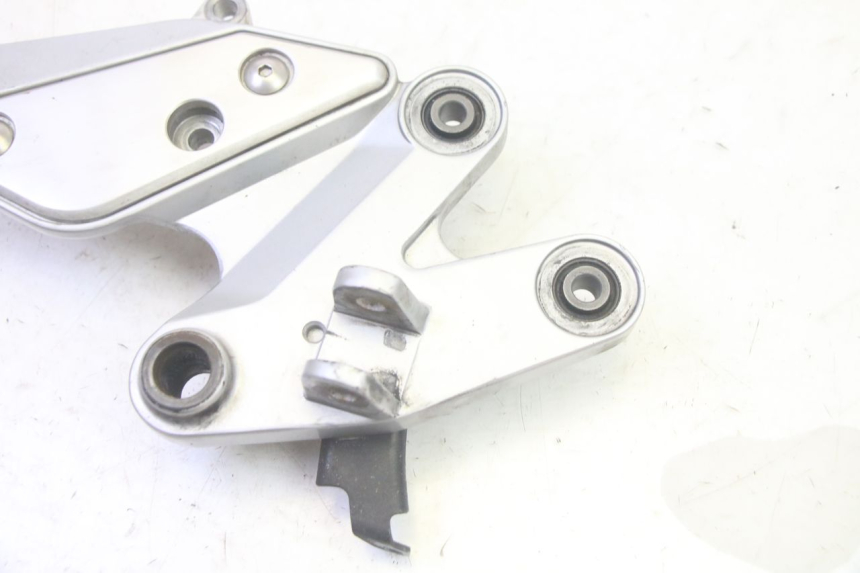 photo de PEDANA POSTERIORE DESTRA SUPPORTO YAMAHA FZ6 N FAZER 600 (2004 - 2006) - Zoom sullo stato d'uso