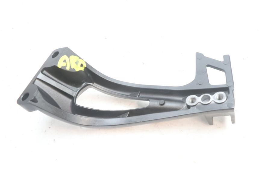 photo de PEDANA POSTERIORE DESTRA SUPPORTO YAMAHA FZ8 800 (2010 - 2016) - Stato della superficie e materiale