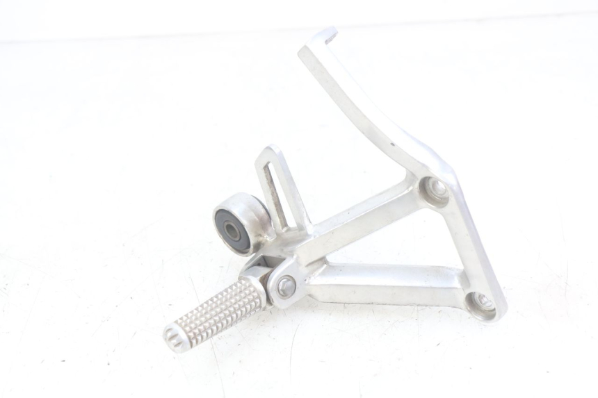 photo de PIASTRA PEDANA POSTERIORE DESTRA YAMAHA FZS FAZER 600 (1998 - 2001) - Vista principale