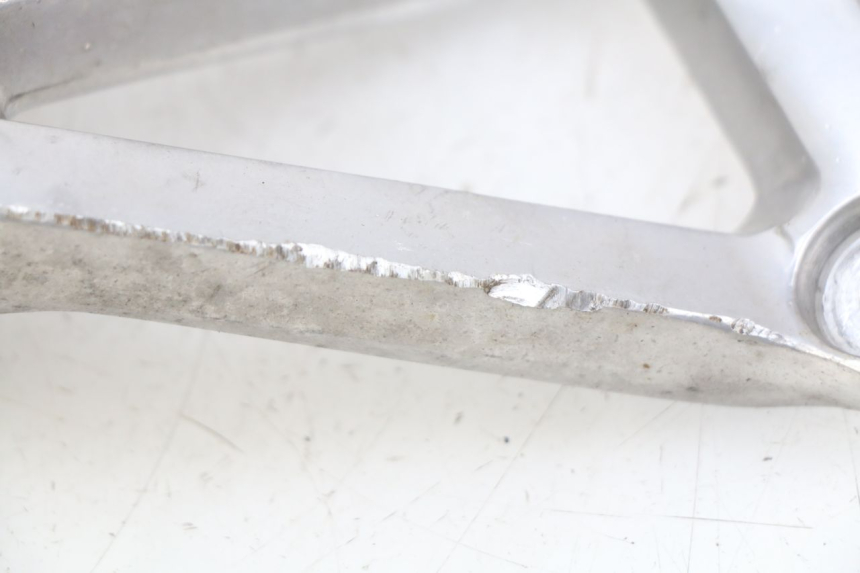 photo de PIASTRA PEDANA POSTERIORE DESTRA YAMAHA FZS FAZER 600 (1998 - 2001) - Zoom sullo stato d'uso