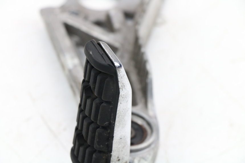 photo de PIASTRA PEDANA POSTERIORE DESTRA YAMAHA FZX FAZER 750 (1987 - 1998) - Zoom qualità usato