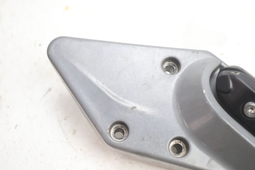 photo de PEDANA POSTERIORE DESTRA SUPPORTO GILERA GP 800 (2007 - 2013) - Vista d'insieme del prodotto