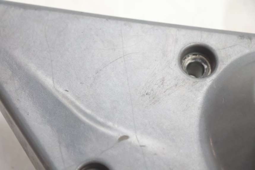 photo de PEDANA POSTERIORE DESTRA SUPPORTO GILERA GP 800 (2007 - 2013) - Dettagli dei punti di fissaggio