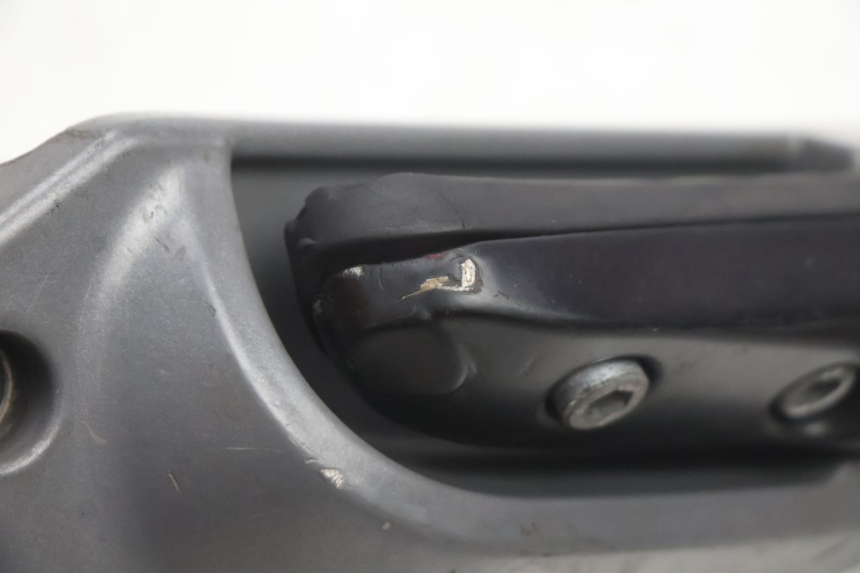 photo de PEDANA POSTERIORE DESTRA SUPPORTO GILERA GP 800 (2007 - 2013) - Ricambio usato controllato