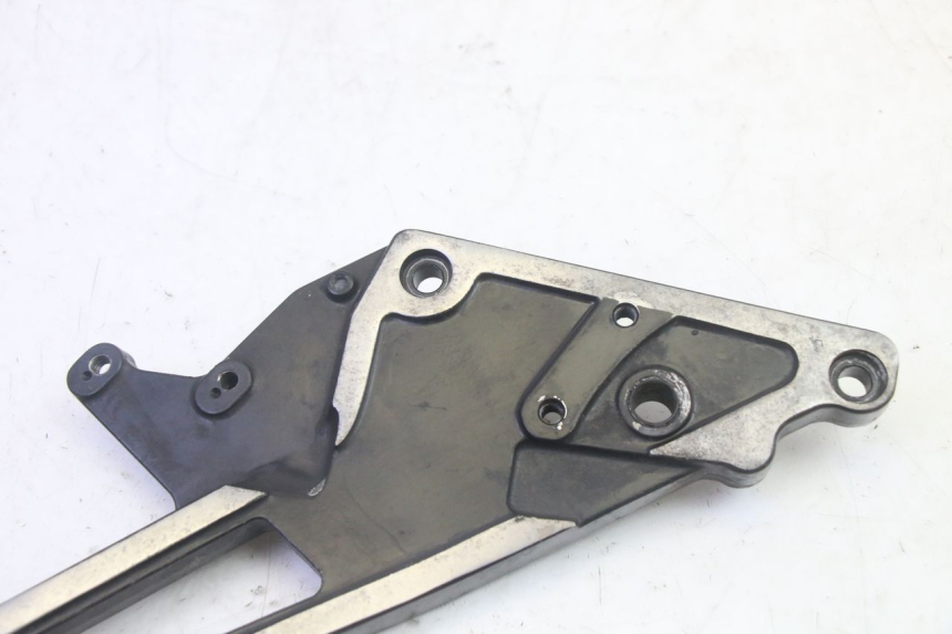 photo de PEDANA POSTERIORE DESTRA SUPPORTO KAWASAKI GPZ RX 1000 (1986 - 1988) - Zoom sullo stato d'uso