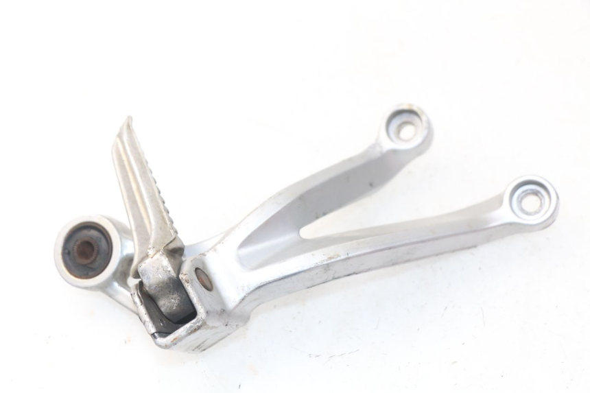 photo de PIASTRA PEDANA POSTERIORE DESTRA SUZUKI GSX-R GSXR 600 (2001 - 2003) - Zoom sullo stato d'uso