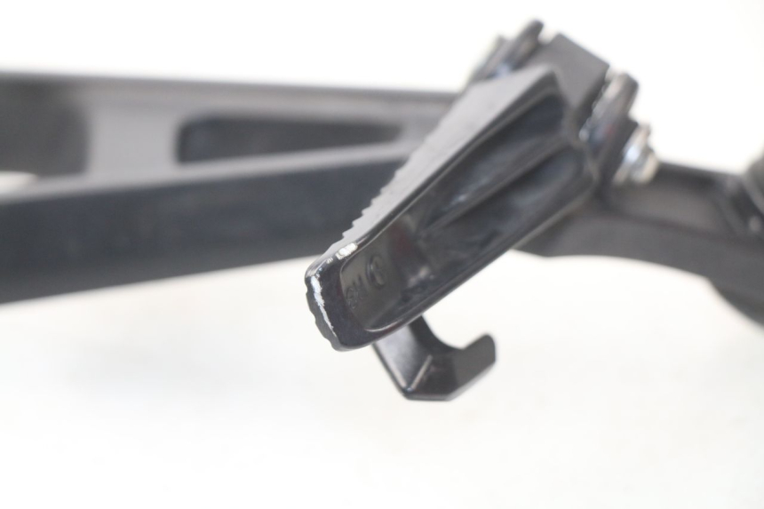 photo de PIASTRA PEDANA POSTERIORE DESTRA SUZUKI GSX-R GSXR K16 1000 (2012 - 2016) - Altra angolazione