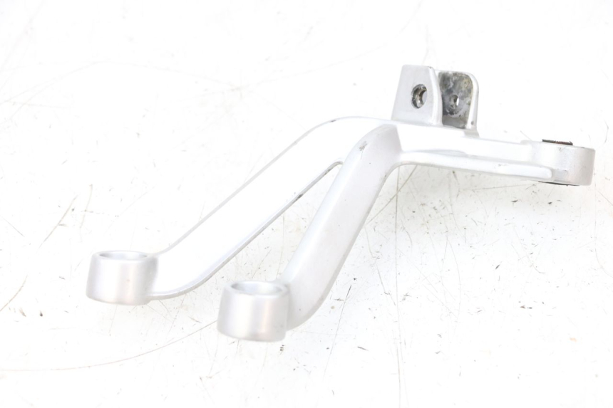 photo de PEDANA POSTERIORE DESTRA SUPPORTO SUZUKI GSXR GSX-R 1000 (2003 - 2004) - Primo piano tecnico