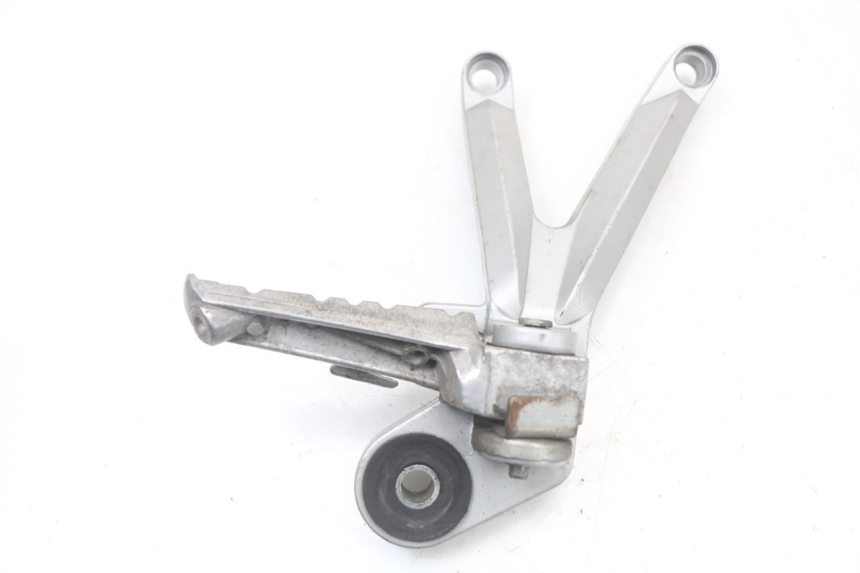 photo de PEDANA POSTERIORE DESTRA SUPPORTO HYOSUNG GTR 125 (2006 - 2008) - Dettaglio del componente