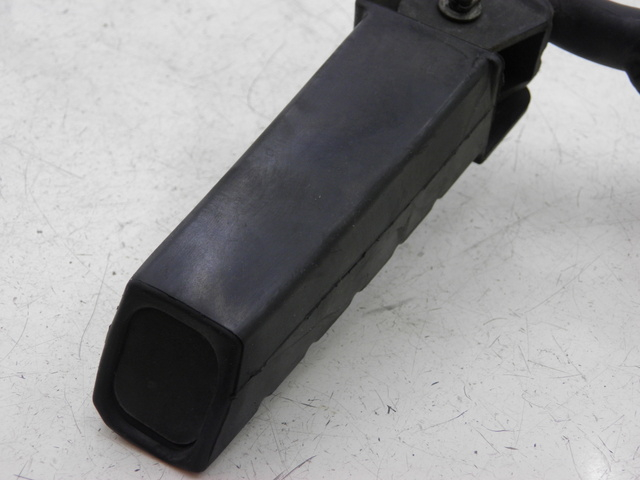 photo de PIASTRA PEDANA POSTERIORE DESTRA HONDA FES PANTHEON 125 (2003 - 2007) - Altra angolazione