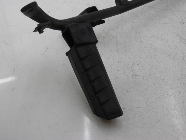 photo de PIASTRA PEDANA POSTERIORE DESTRA HONDA FES PANTHEON 125 (2003 - 2007) - Primo piano tecnico