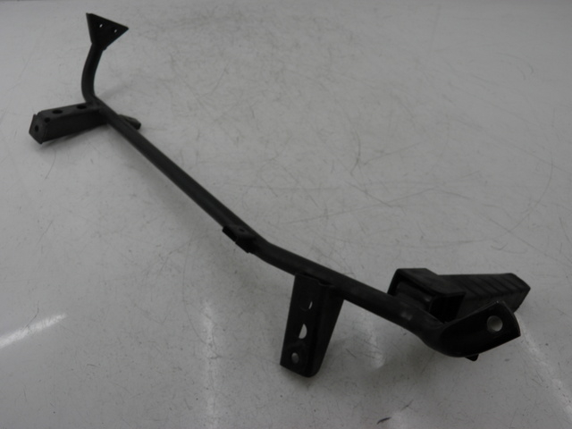 photo de PIASTRA PEDANA POSTERIORE DESTRA HONDA FES PANTHEON 125 (2003 - 2007) - Dettagli dei punti di fissaggio