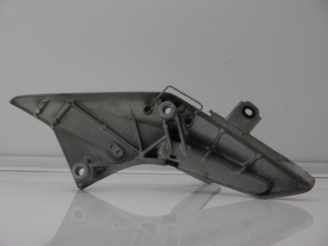 photo de PEDANA POSTERIORE DESTRA SUPPORTO HONDA FJS SILVER WING ABS 600 (2004 - 2007) - Dettaglio del componente