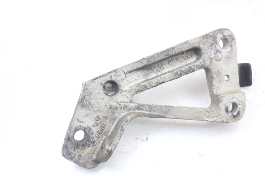 photo de PIASTRA PEDANA POSTERIORE DESTRA KAWASAKI GTR 1000 (1994 - 2004) - Primo piano tecnico