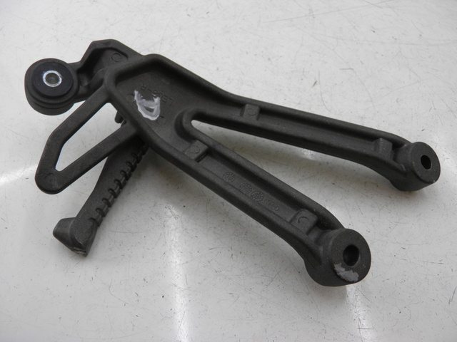 photo de Piastra poggiapiedi posteriore destro KYMCO QUANNON NAKED 125 (2010) - Altra angolazione