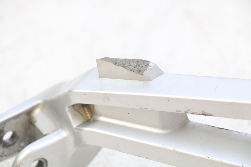 photo de PIASTRA PEDANA POSTERIORE DESTRA YAMAHA MT ABS 125 (2014 - 2018) - Zoom sullo stato d'uso