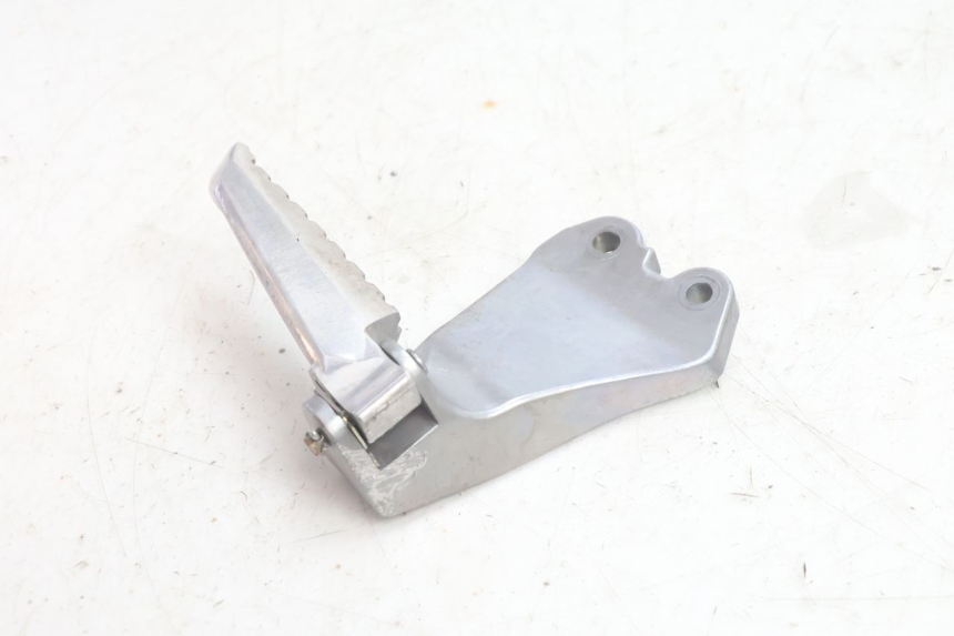 photo de PEDANA POSTERIORE DESTRA SUPPORTO YAMAHA N-MAX NMAX 125 (2021 - 2024) - Dettaglio del componente