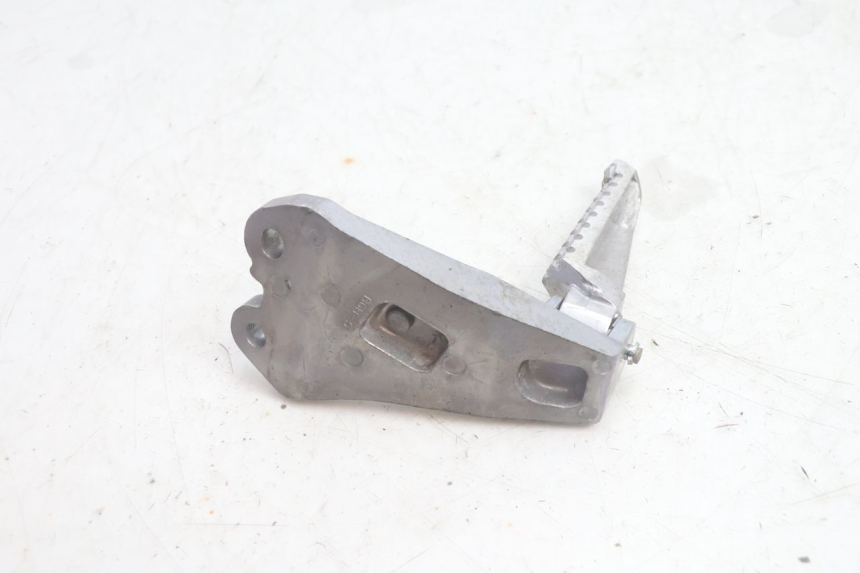 photo de PEDANA POSTERIORE DESTRA SUPPORTO YAMAHA N-MAX NMAX 125 (2021 - 2024) - Dettagli dei punti di fissaggio
