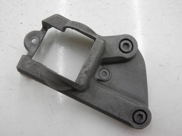 photo de PIASTRA PEDANA POSTERIORE DESTRA PEUGEOT JET FORCE CARBU 50 (2003 - 2016) - Vista principale