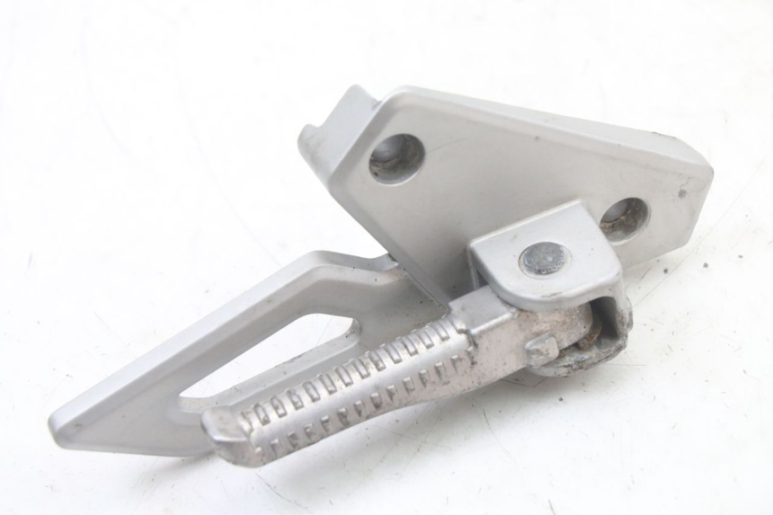 photo de PEDANA POSTERIORE DESTRA SUPPORTO PEUGEOT SPEEDFIGHT 3 LC 2T 50 (2009 - 2015) - Zoom sullo stato d'uso