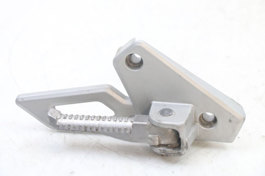 photo de PEDANA POSTERIORE DESTRA SUPPORTO PEUGEOT SPEEDFIGHT 3 LC 2T 50 (2009 - 2015) - Altra angolazione