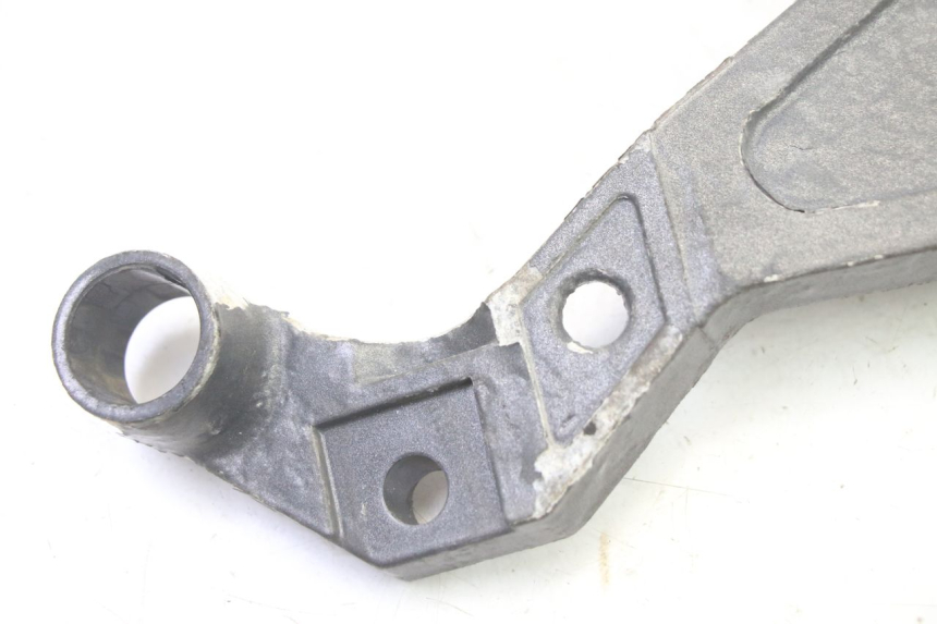 photo de PEDANA POSTERIORE DESTRA SUPPORTO TRIUMPH SPRINT 900 (1995 - 1998) - Zoom sullo stato d'uso