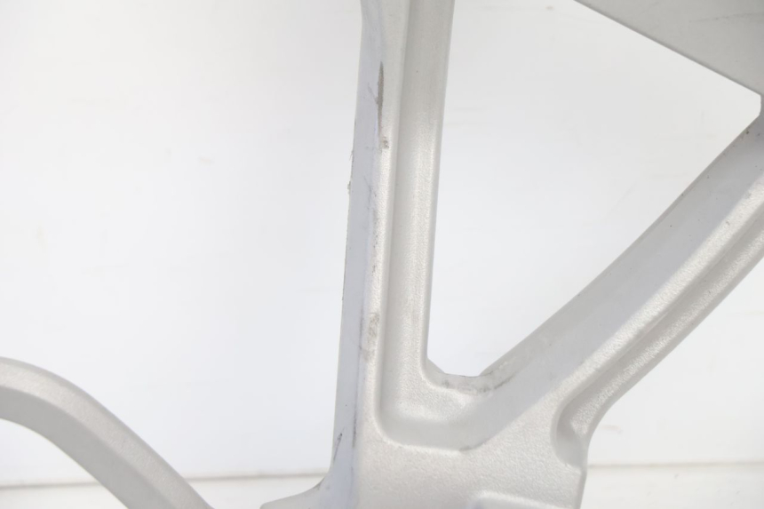 photo de PEDANA POSTERIORE DESTRA SUPPORTO CAN-AM SPYDER RS 1000 (2008 - 2012) - Dettaglio del componente