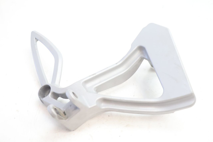 photo de PEDANA POSTERIORE DESTRA SUPPORTO CAN-AM SPYDER RS 1000 (2008 - 2012) - Zoom sullo stato d'uso