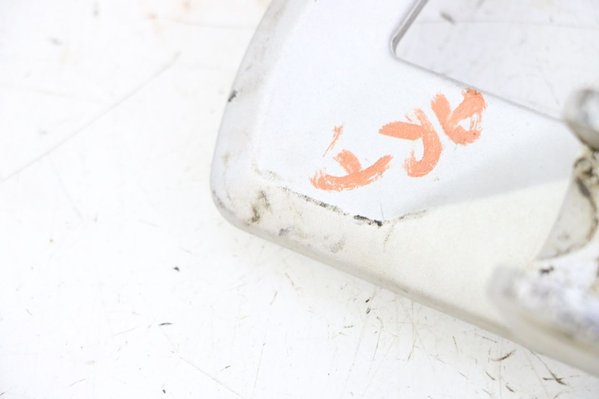 photo de PEDANA POSTERIORE DESTRA SUPPORTO KTM SUPERENDURO R 950 (2005 - 2009) - Altra angolazione