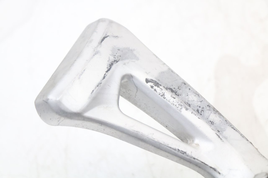 photo de PIASTRA PEDANA POSTERIORE DESTRA SUZUKI SV N 650 (1999 - 2002) - Zoom sullo stato d'uso