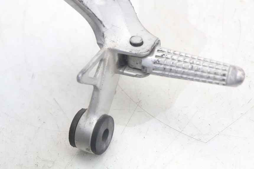 photo de PIASTRA PEDANA POSTERIORE DESTRA SUZUKI SV N 650 (1999 - 2002) - Altra angolazione