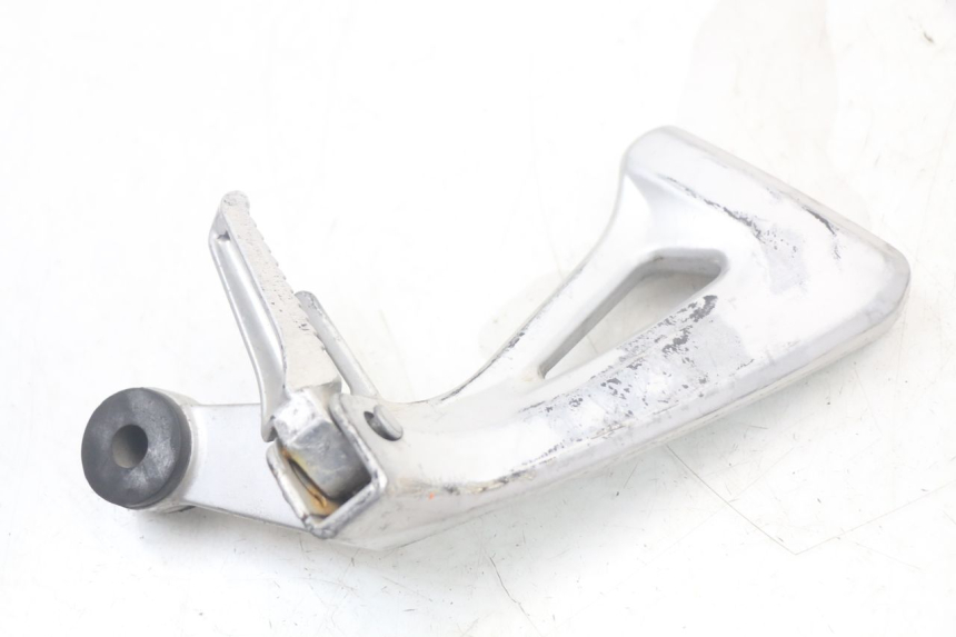 photo de PIASTRA PEDANA POSTERIORE DESTRA SUZUKI SV N 650 (1999 - 2002) - Primo piano tecnico