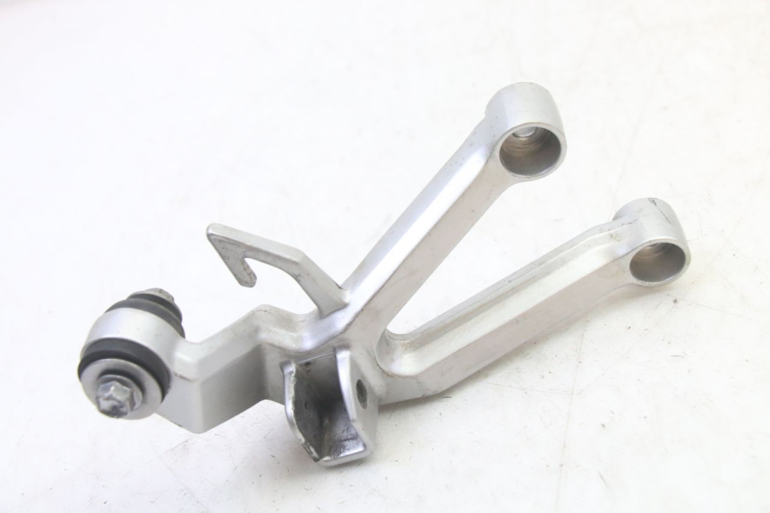 photo de PEDANA POSTERIORE DESTRA SUPPORTO SUZUKI SV S 650 (2003 - 2009) - Dettaglio del componente