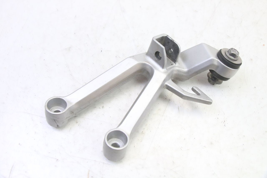 photo de PEDANA POSTERIORE DESTRA SUPPORTO SUZUKI SV S 650 (2003 - 2009) - Zoom sullo stato d'uso
