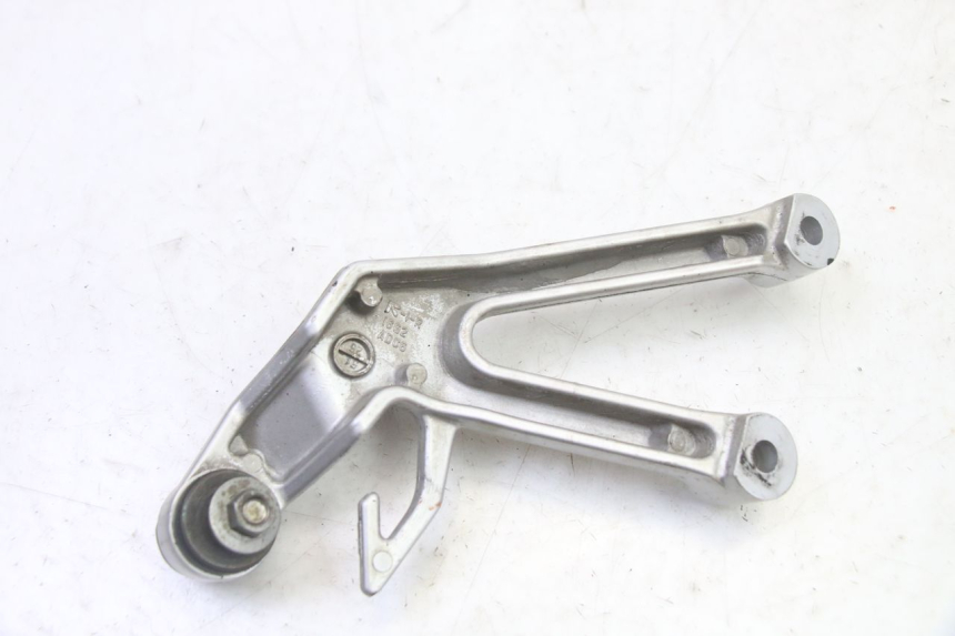 photo de PEDANA POSTERIORE DESTRA SUPPORTO SUZUKI SV S 650 (2003 - 2009) - Altra angolazione