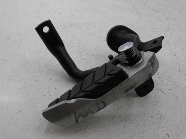 photo de Piastra poggiapiedi posteriore destro SYM GTS 125 (2005 - 2008) - Ricambio usato controllato