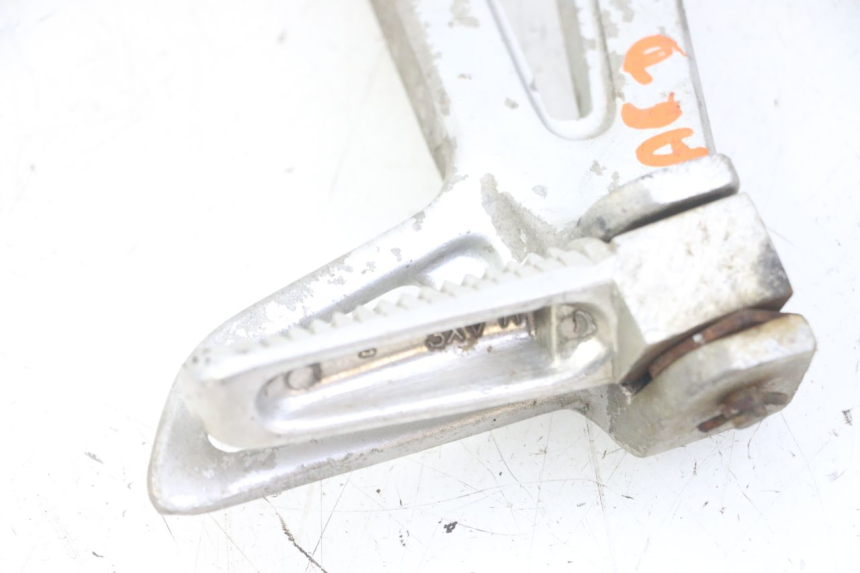photo de PIASTRA PEDANA POSTERIORE DESTRA YAMAHA TDR DELTABOX 125 (1997 - 2003) - Altra angolazione