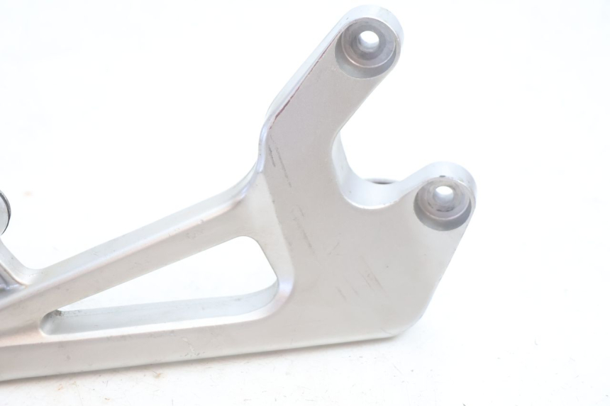 photo de PIASTRA PEDANA POSTERIORE DESTRA HONDA VFR FI RC46 800 (1998 - 2001) - Zoom sullo stato d'uso