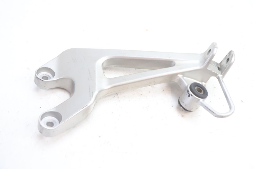 photo de PIASTRA PEDANA POSTERIORE DESTRA HONDA VFR FI RC46 800 (1998 - 2001) - Dettagli dei punti di fissaggio