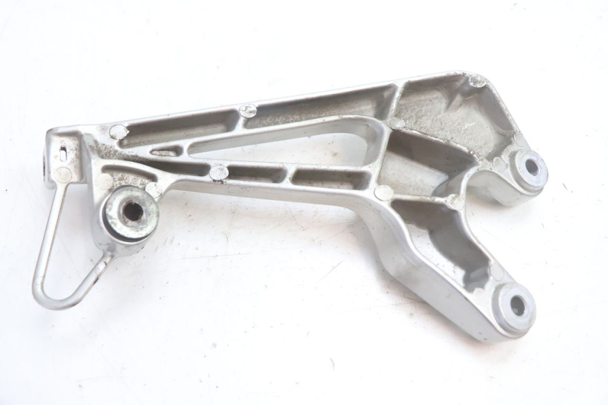 photo de PIASTRA PEDANA POSTERIORE DESTRA HONDA VFR FI RC46 800 (1998 - 2001) - Ricambio usato controllato
