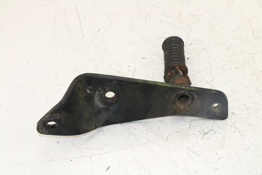 photo de PIASTRA PEDANA POSTERIORE DESTRA YAMAHA VIRAGO 125 (1996 - 2003) - Zoom sullo stato d'uso