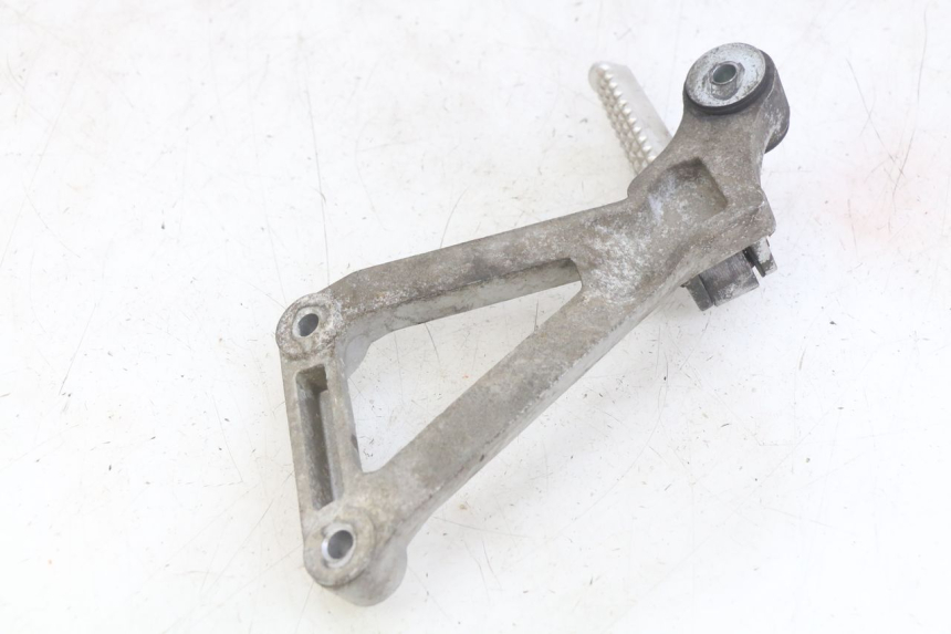 photo de PIASTRA PEDANA POSTERIORE DESTRA DAELIM VJ ROADWIN FI 125 (2008 - 2017) - Zoom sullo stato d'uso