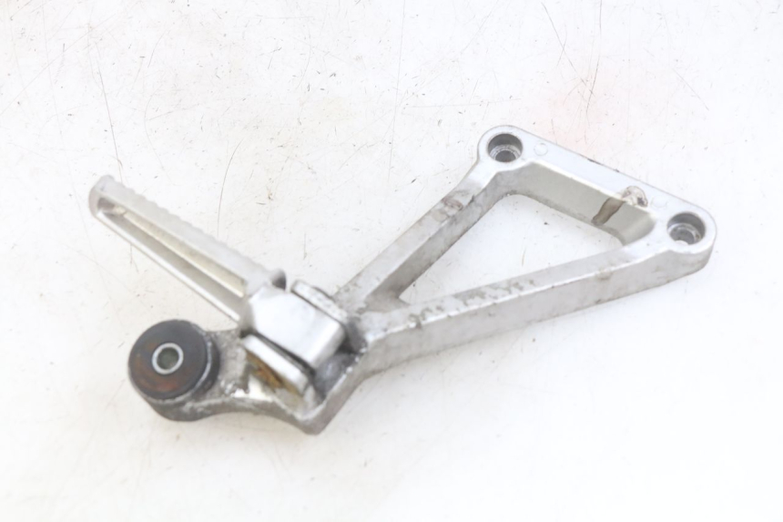 photo de PIASTRA PEDANA POSTERIORE DESTRA DAELIM VJ ROADWIN FI 125 (2008 - 2017) - Primo piano tecnico