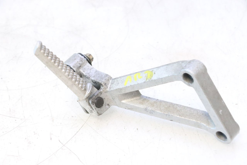 photo de PEDANA POSTERIORE DESTRA SUPPORTO DAELIM VJ ROADWIN 125 (2004 - 2007) - Stato della superficie e materiale