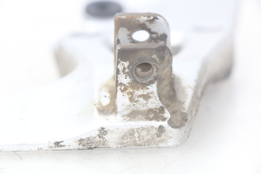 photo de PIASTRA PEDANA POSTERIORE DESTRA SUZUKI XF FREEWIND 650 (1997 - 2003) - Dettagli dei punti di fissaggio