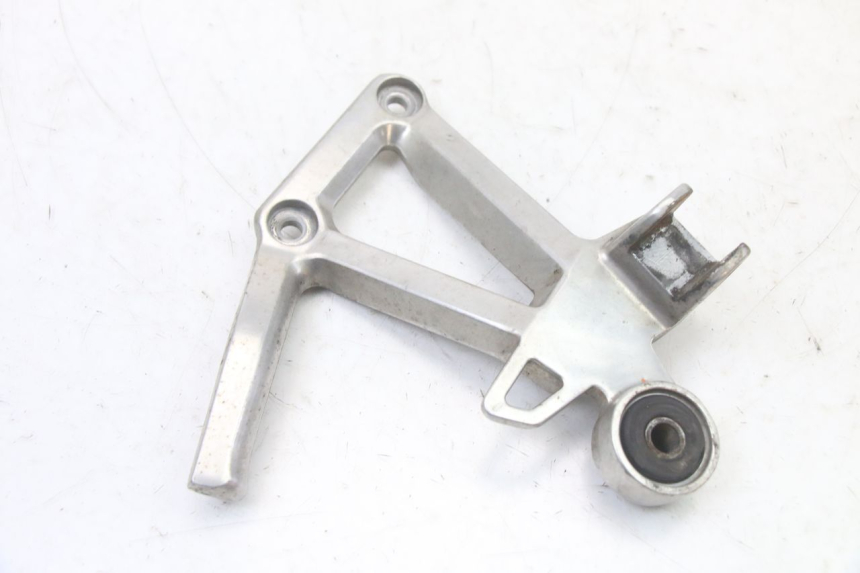 photo de PEDANA POSTERIORE DESTRA SUPPORTO YAMAHA FZS FAZER 600 (2001 - 2003) - Dettaglio del componente