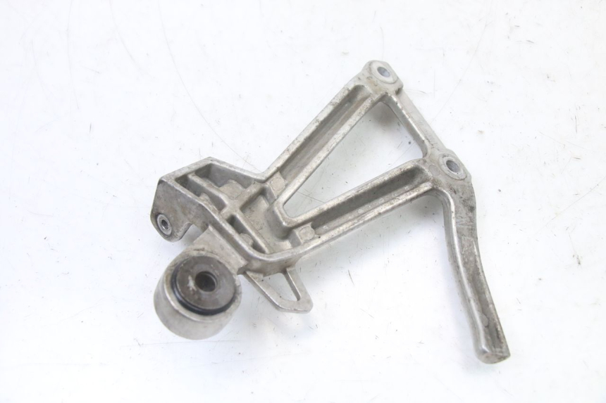 photo de PEDANA POSTERIORE DESTRA SUPPORTO YAMAHA FZS FAZER 600 (2001 - 2003) - Altra angolazione