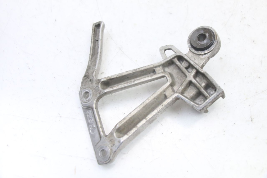 photo de PEDANA POSTERIORE DESTRA SUPPORTO YAMAHA FZS FAZER 600 (2001 - 2003) - Primo piano tecnico